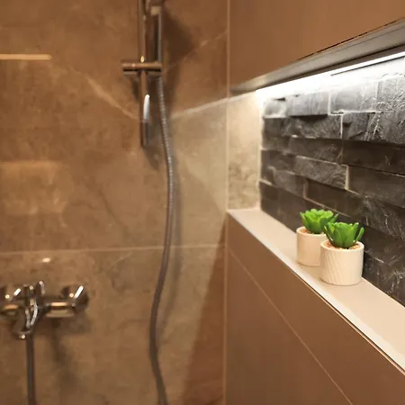 Apartman Stylish Lumen Luxury And Free Parking